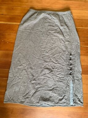 Women's Button-Accent Midi Skirt in Gray